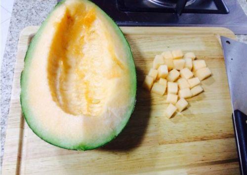 二胎吃哈密瓜,哈密瓜助力营养均衡，甜蜜相伴