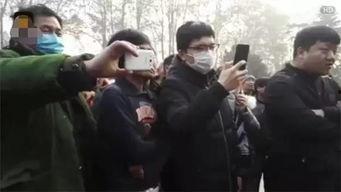 郑州大妈吃瓜视频,街头热辣一幕引网友热议