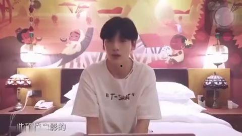 俩人吃瓜视频,甜蜜互动引网友热议