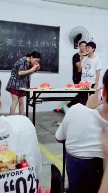 美女老师吃瓜,揭秘校园八卦风云